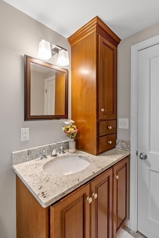 91 Bruce Road Walpole, MA 02081 - Photo 8 of 25 Gallery Image 8