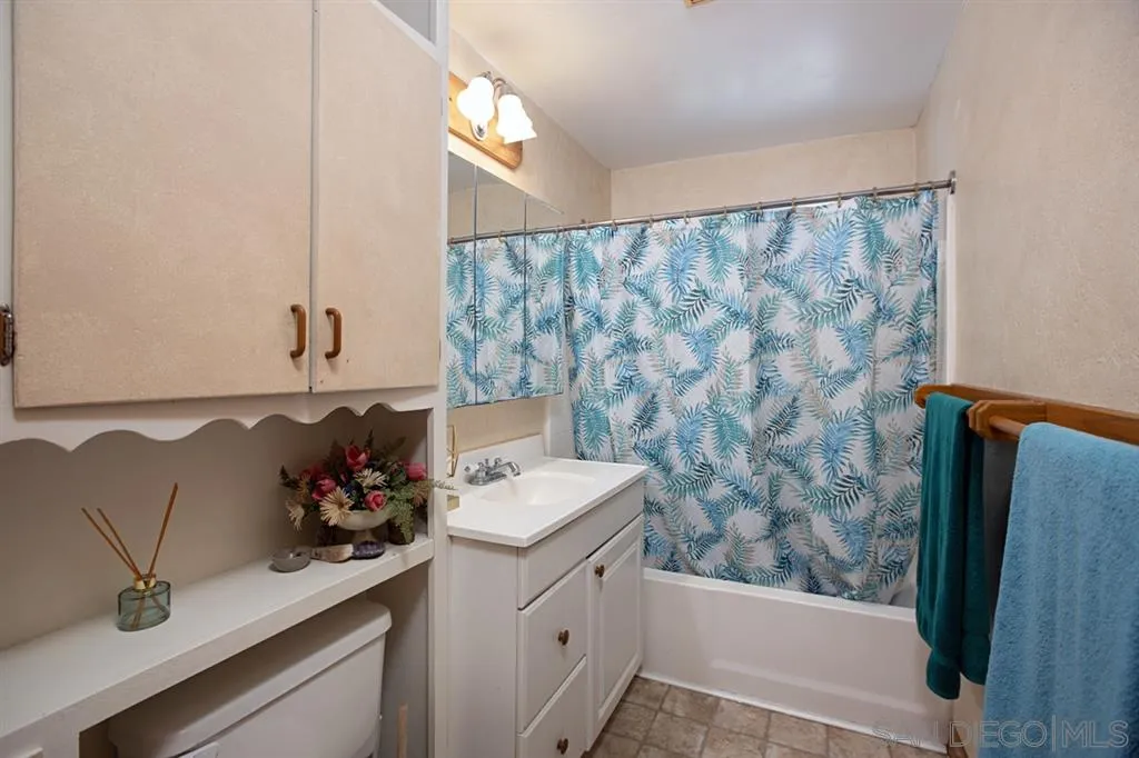 1247 Marshall Road Alpine, CA 91901 - Photo 15 of 20 a bathroom with a sink and a bathtub
