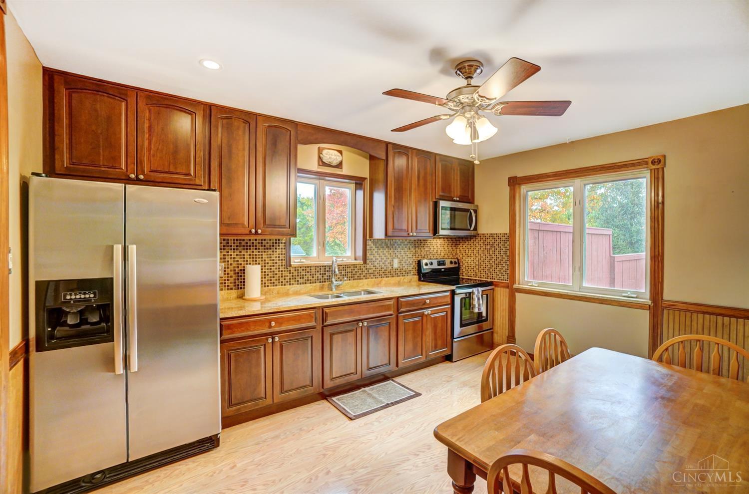5571 Lawrence Road Cincinnati, OH 45248 - Photo 7 of 26