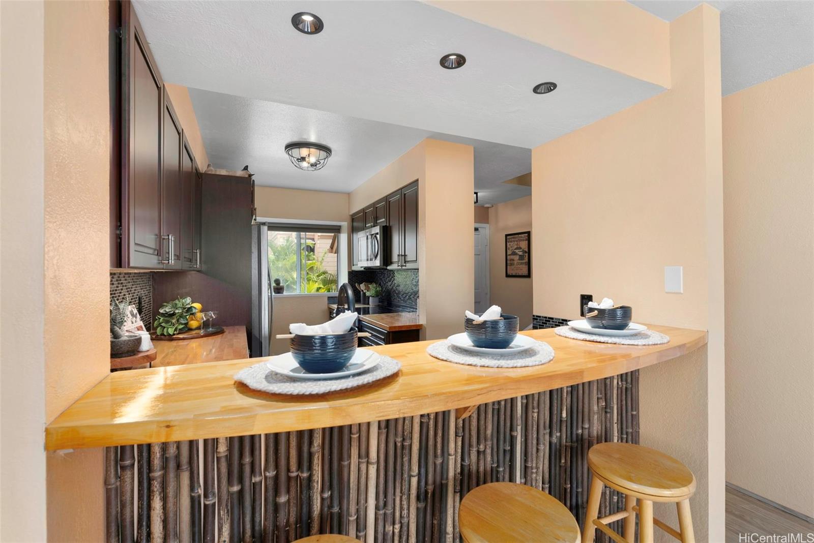 98-941 Moanalua Road, Unit 402 Aiea, HI 96701 - Photo 3 of 22 a dining room with furniture and window