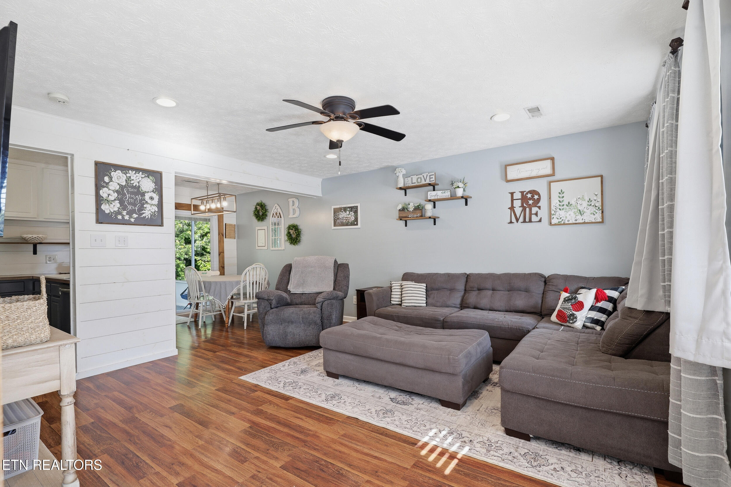 8258 Oak Terrace Lane Powell, TN 37849 - Photo 19 of 47 20_8258_oak_terrace_ln_0024
