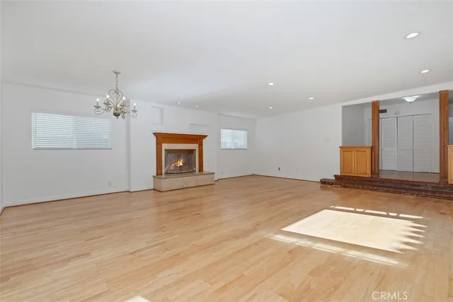 a view of a livingroom with a workspace