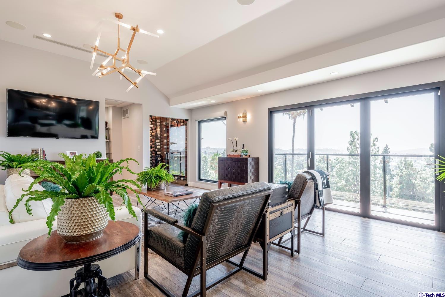 742 Cavanagh Road Glendale, CA 91207 - Photo 6 of 57