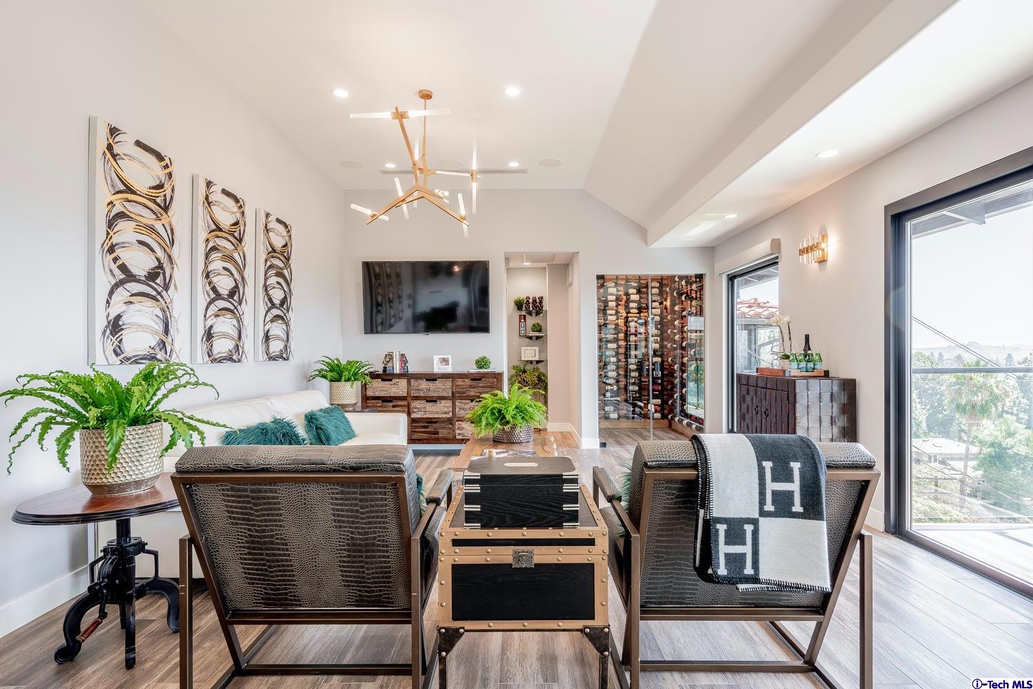 742 Cavanagh Road Glendale, CA 91207 - Photo 7 of 57