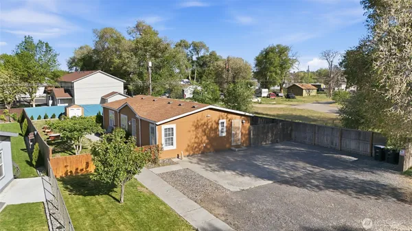 $285,000 | 1827 West Bemis Street, Moses Lake, WA 98837