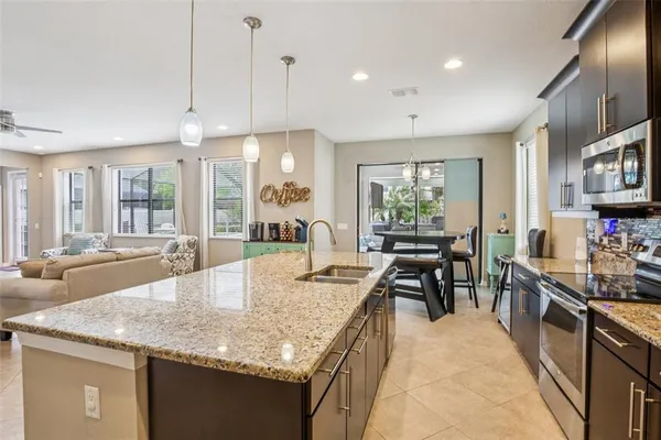 $550,000 | 210 Dakota Hill Drive, Seffner, FL 33584