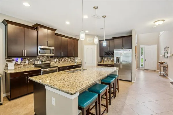 $550,000 | 210 Dakota Hill Drive, Seffner, FL 33584