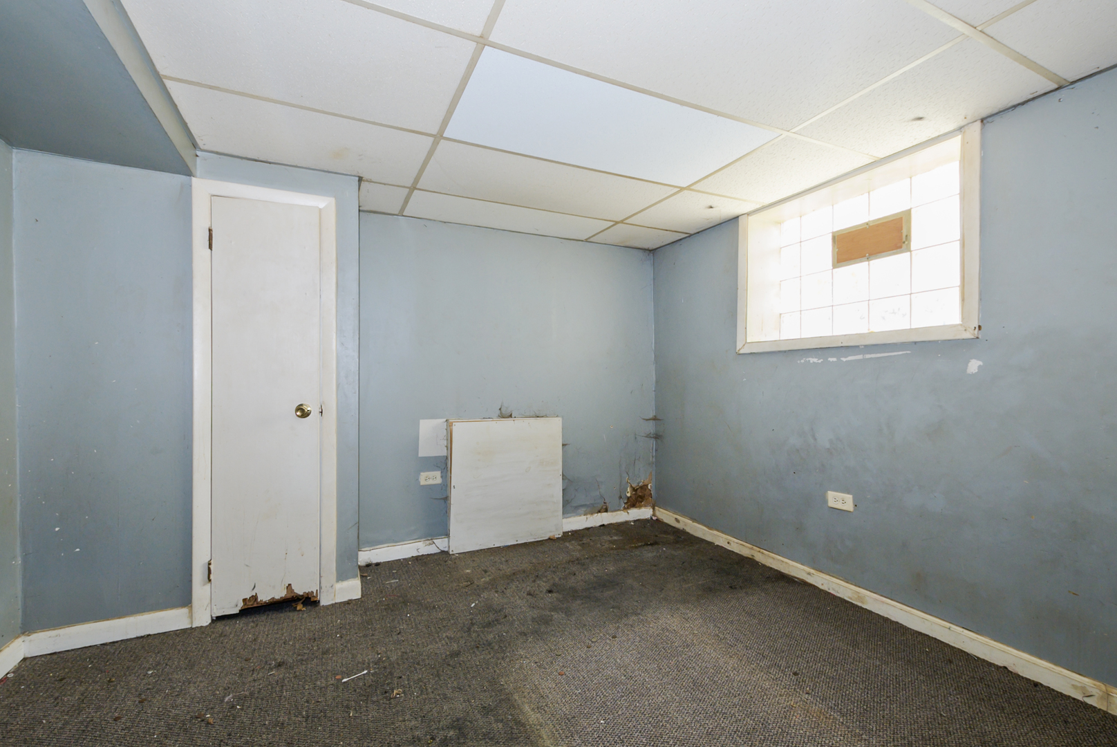 10320 South Indiana Avenue Chicago, IL 60628 - Photo 20 of 24 a view of a room with an empty space