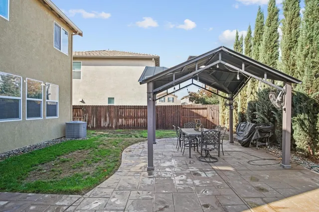 a view of a chair and table in backyard of the house