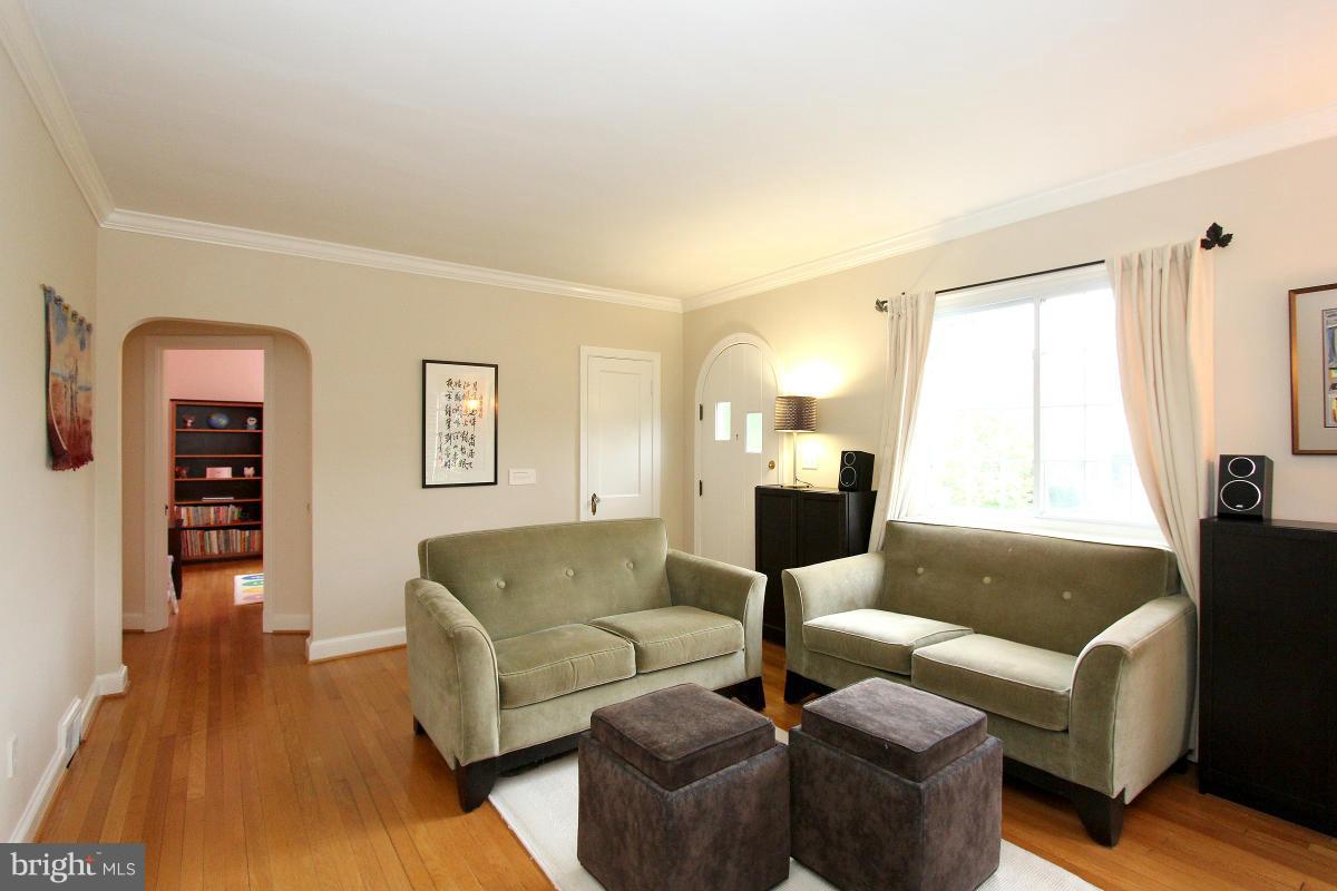 9926 Markham Street Silver Spring, MD 20901 - Photo 3 of 30 Living Room