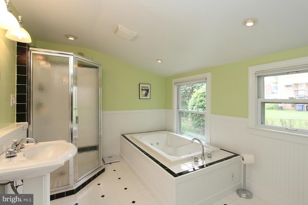 9926 Markham Street Silver Spring, MD 20901 - Photo 22 of 30 Bath (Master)