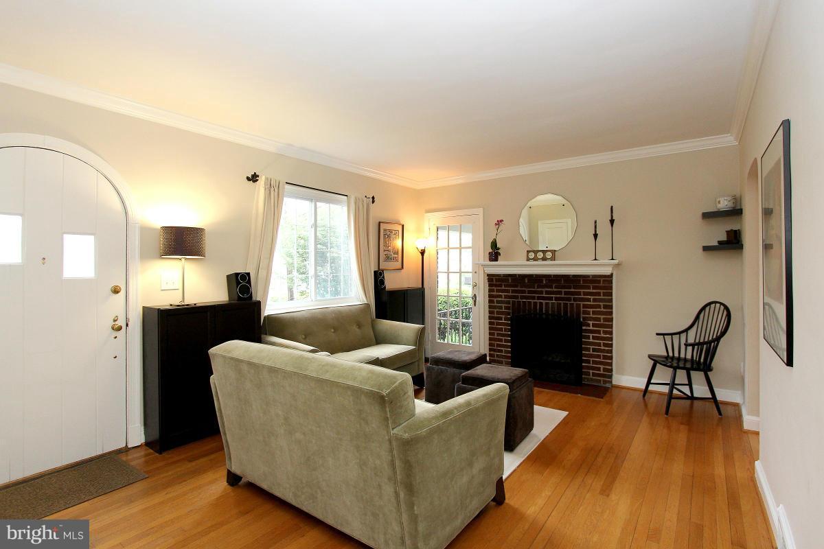 9926 Markham Street Silver Spring, MD 20901 - Photo 5 of 30 Living Room