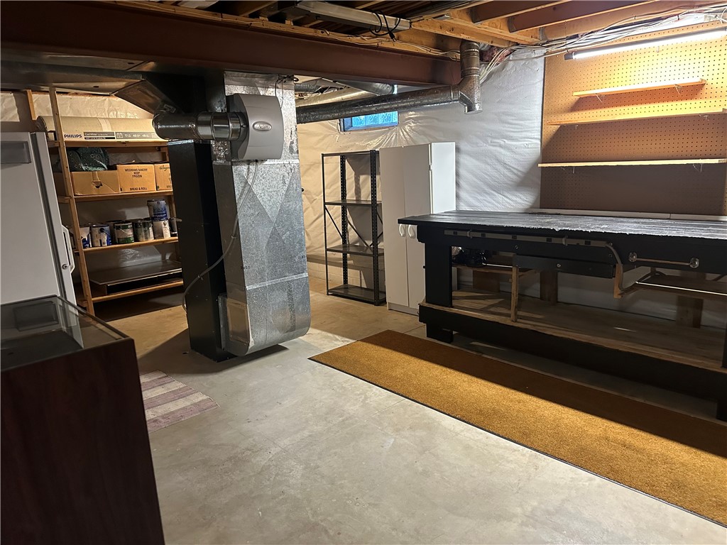 120 Donna Road Gates, NY 14606 - Photo 41 of 47 Workshop area with workbench