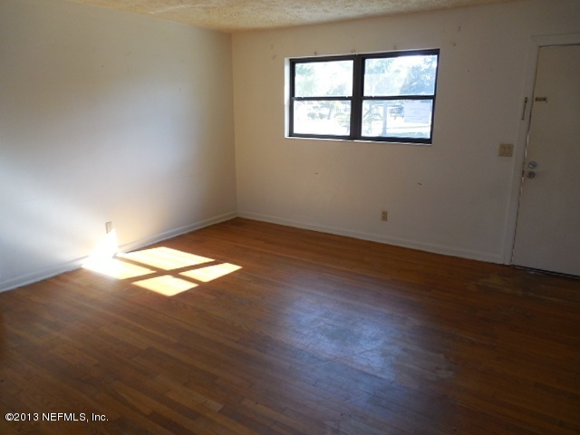 1804 Leon Road Jacksonville, FL 32246 - Photo 2 of 13 Living Room