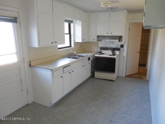 1804 Leon Road Jacksonville, FL 32246 - Photo 3 of 13 Kitchen