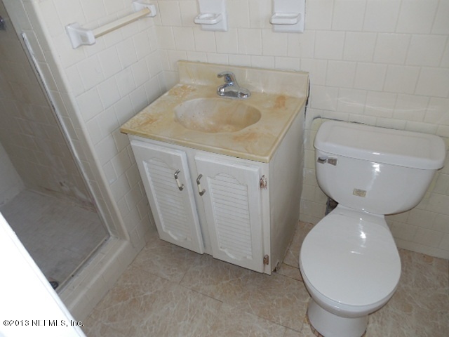 1804 Leon Road Jacksonville, FL 32246 - Photo 9 of 13 Bath 1