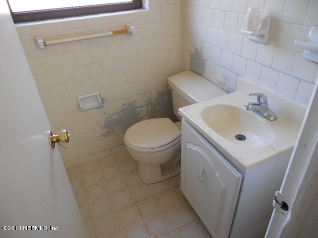 1804 Leon Road Jacksonville, FL 32246 - Photo 10 of 13 Bath 2