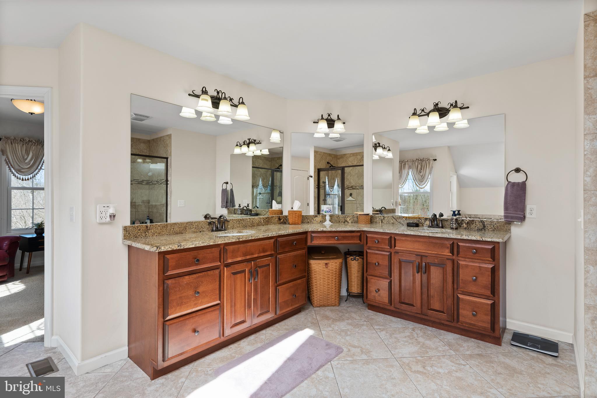 7 Millfording Road Mechanicsburg, PA 17050 - Photo 29 of 61 Huge Split Vanity
