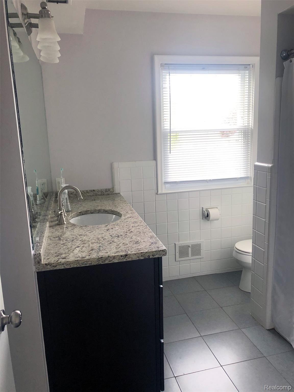 158 Maplefield Road Pleasant Ridge, MI 48069 - Photo 20 of 23 20.jpg