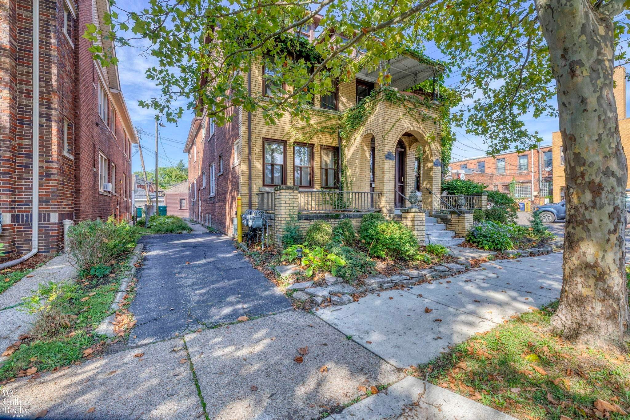 999-997 Nottingham Road Grosse Pointe Park, MI 48230 - Photo 2 of 29 Gallery Image 2