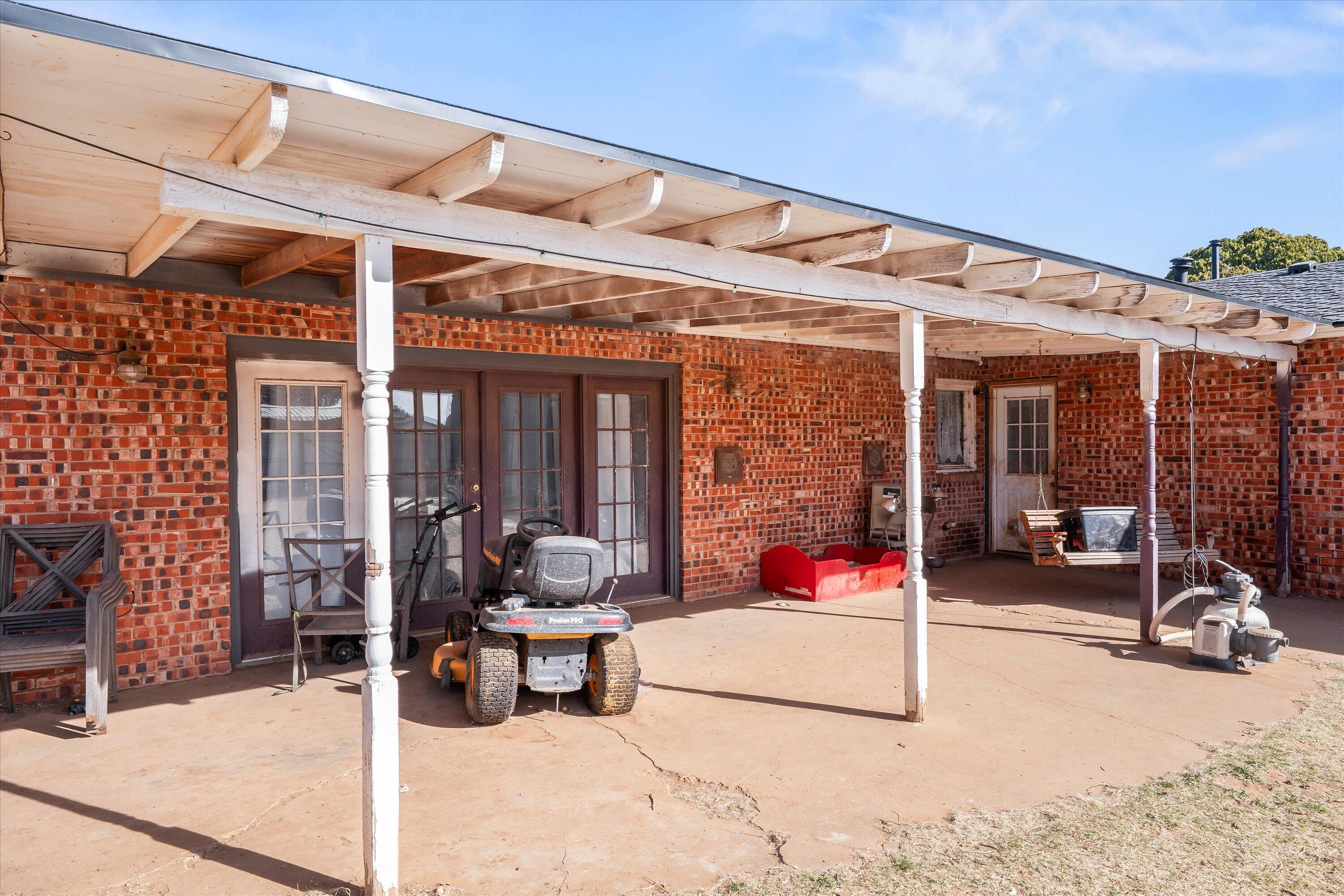 403 Crescent Drive Littlefield, TX 79339 - Photo 29 of 35 a building outdoor space with patio furniture and potted plants