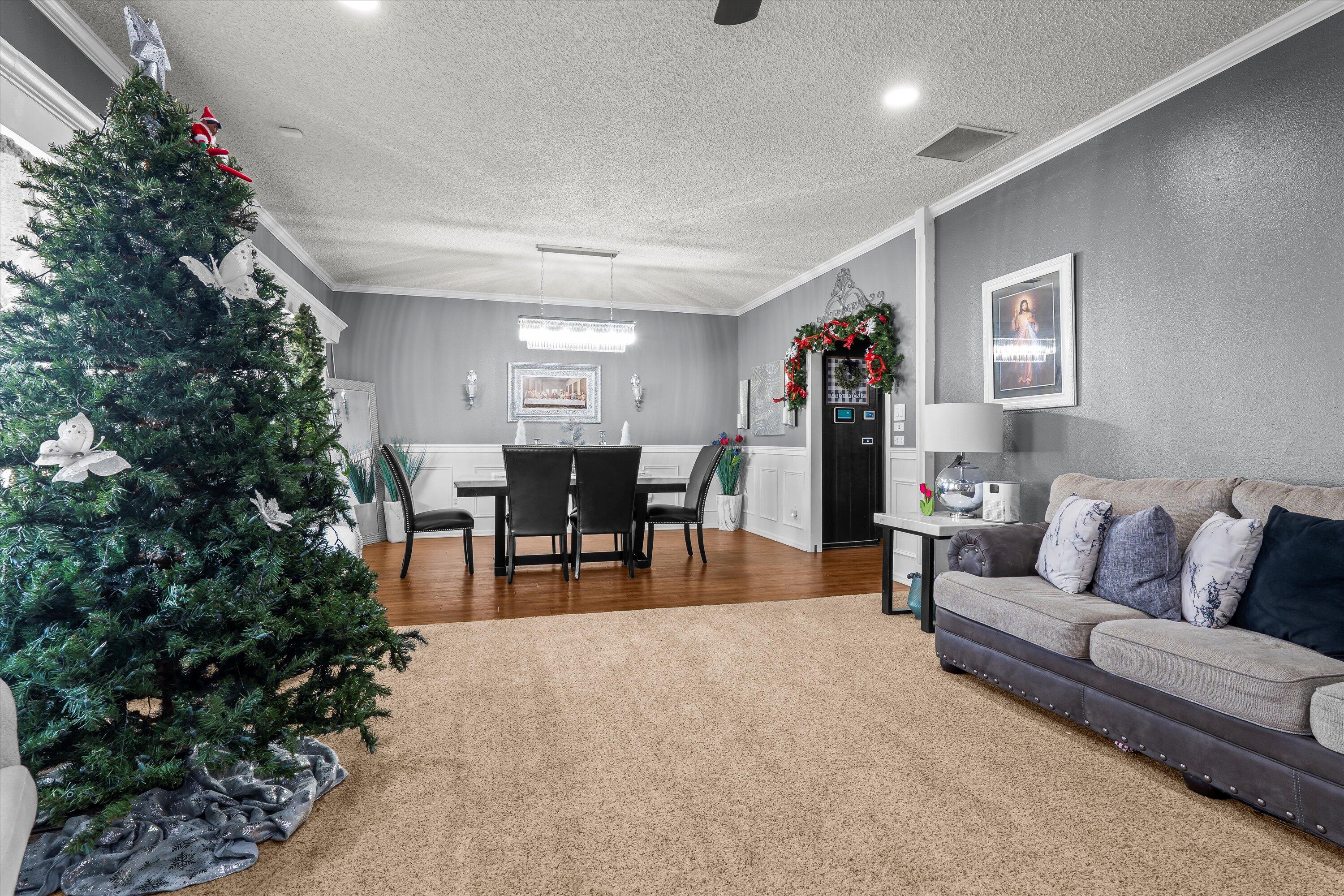 403 Crescent Drive Littlefield, TX 79339 - Photo 5 of 35 a living room with furniture and a potted plant