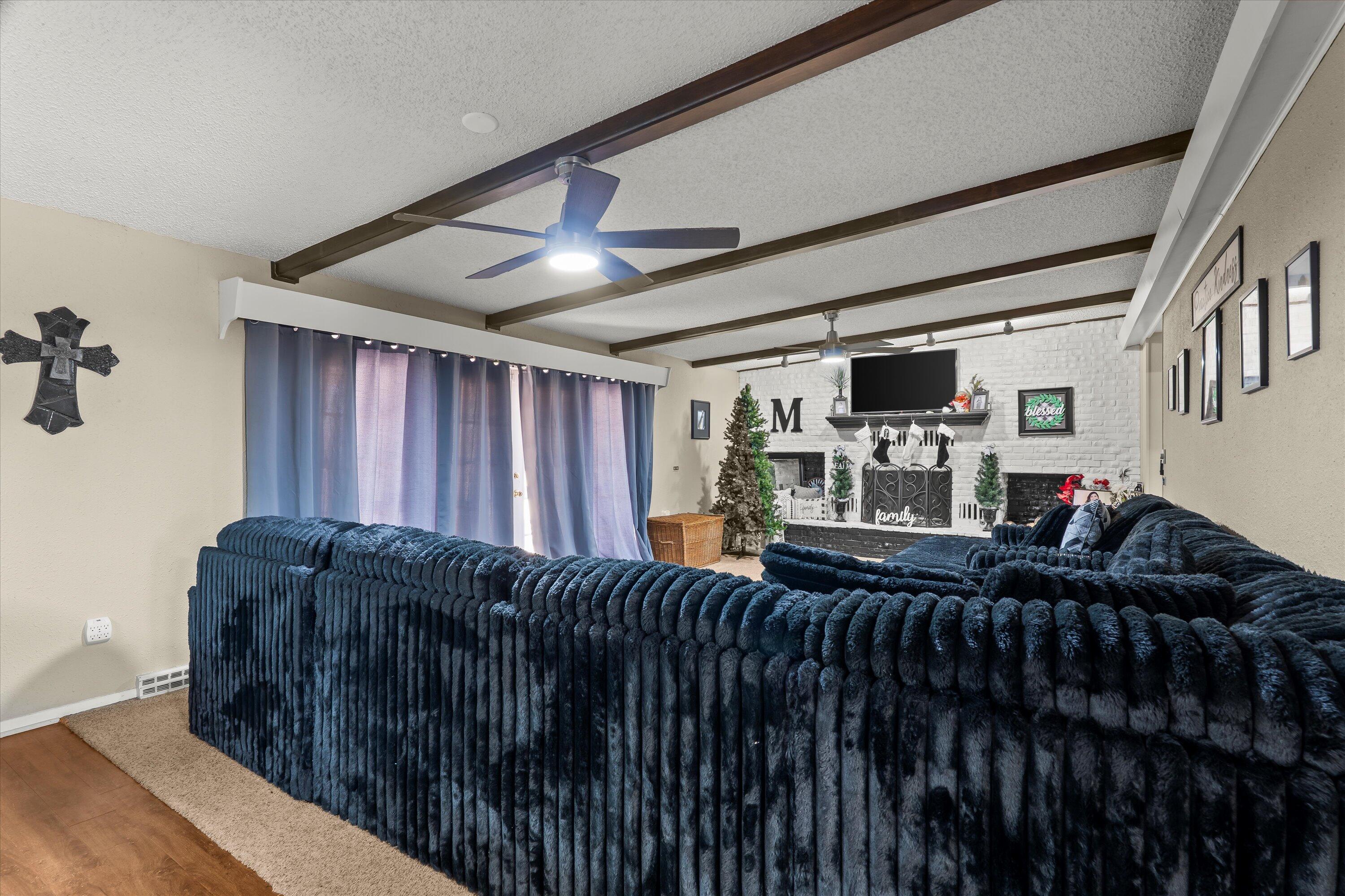 403 Crescent Drive Littlefield, TX 79339 - Photo 9 of 35 a living room with furniture