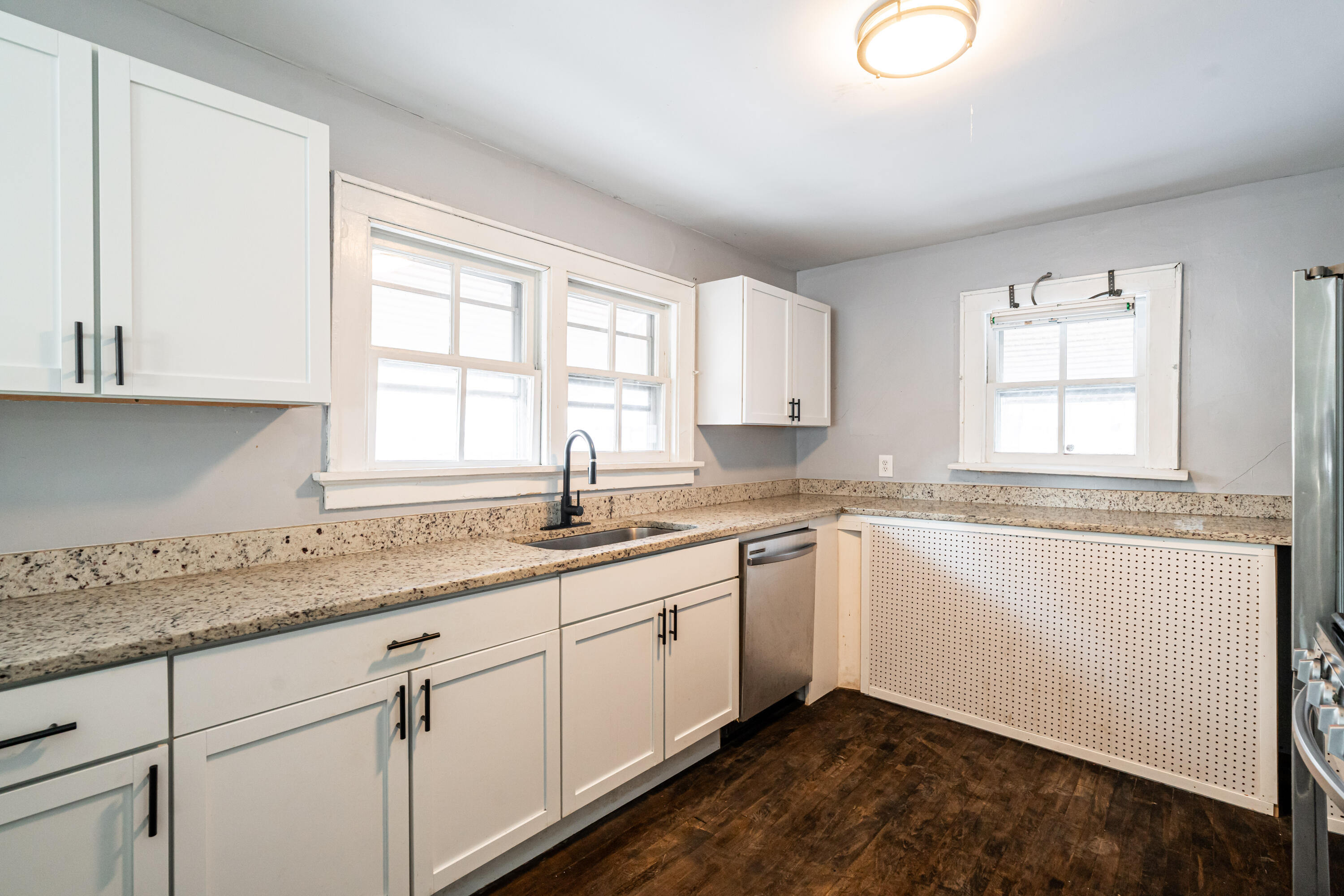 1747 South 28th Street Milwaukee, WI 53215 - Photo 1 of 28 DSC09732