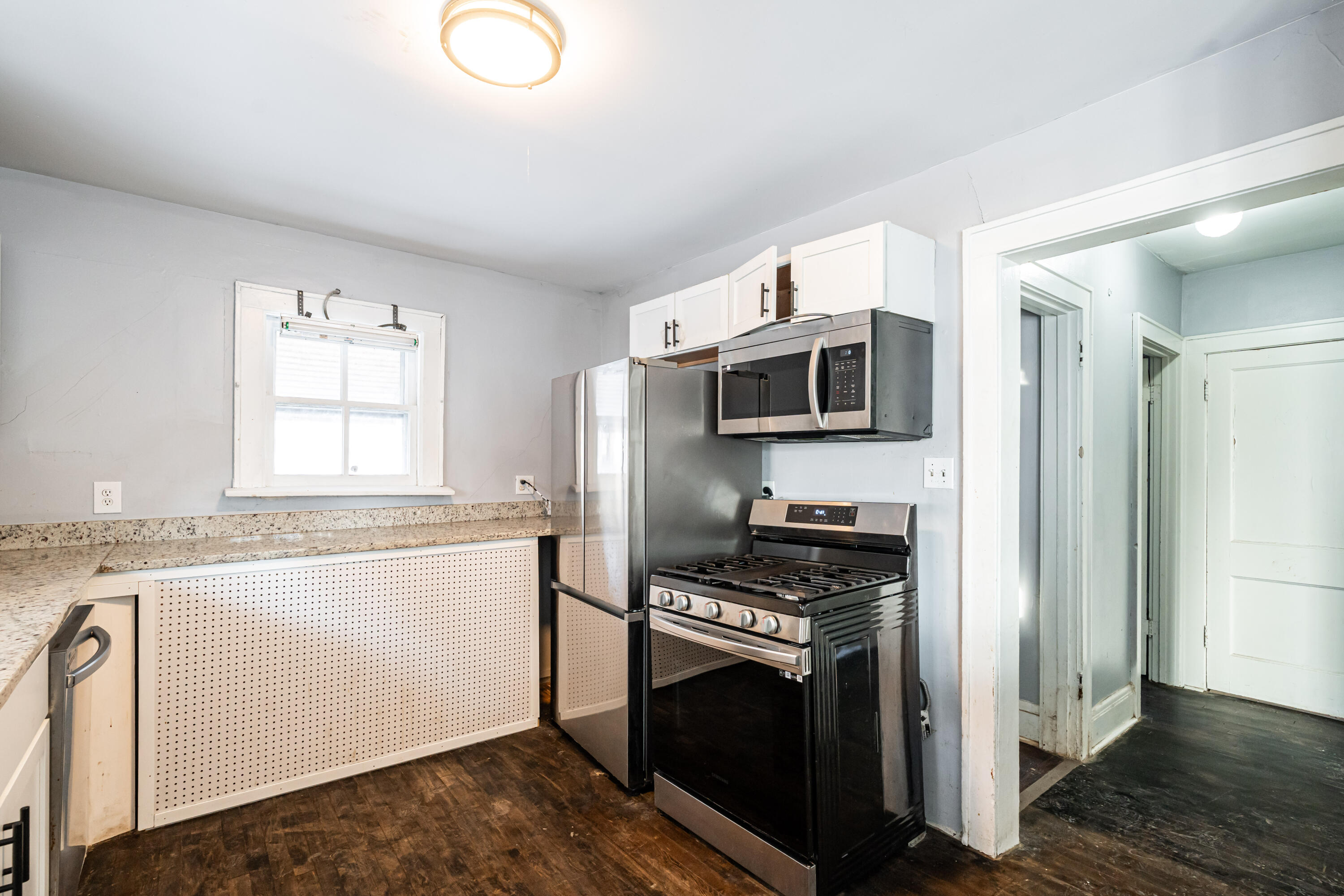 1747 South 28th Street Milwaukee, WI 53215 - Photo 3 of 28 DSC09733