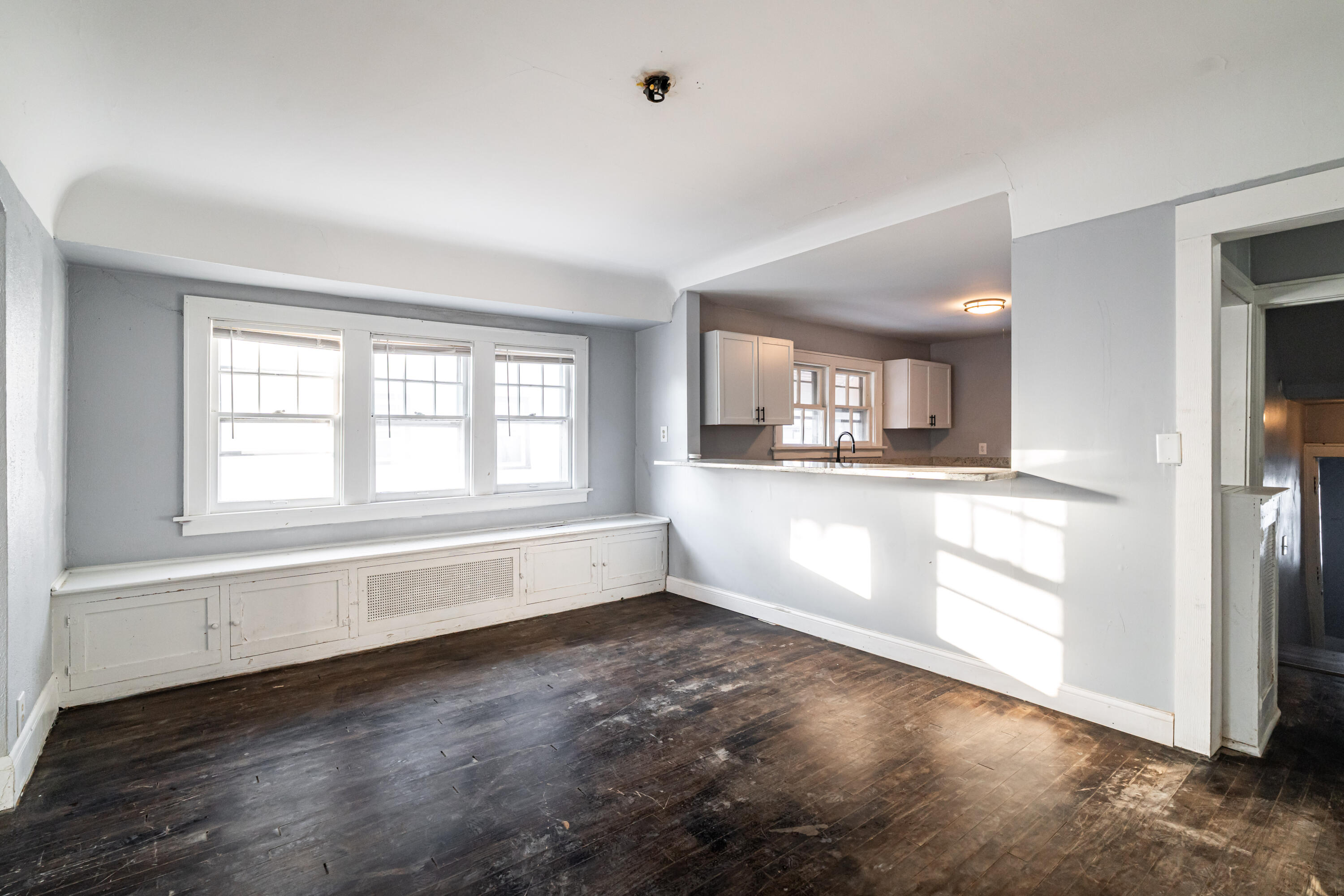 1747 South 28th Street Milwaukee, WI 53215 - Photo 8 of 28 DSC09729