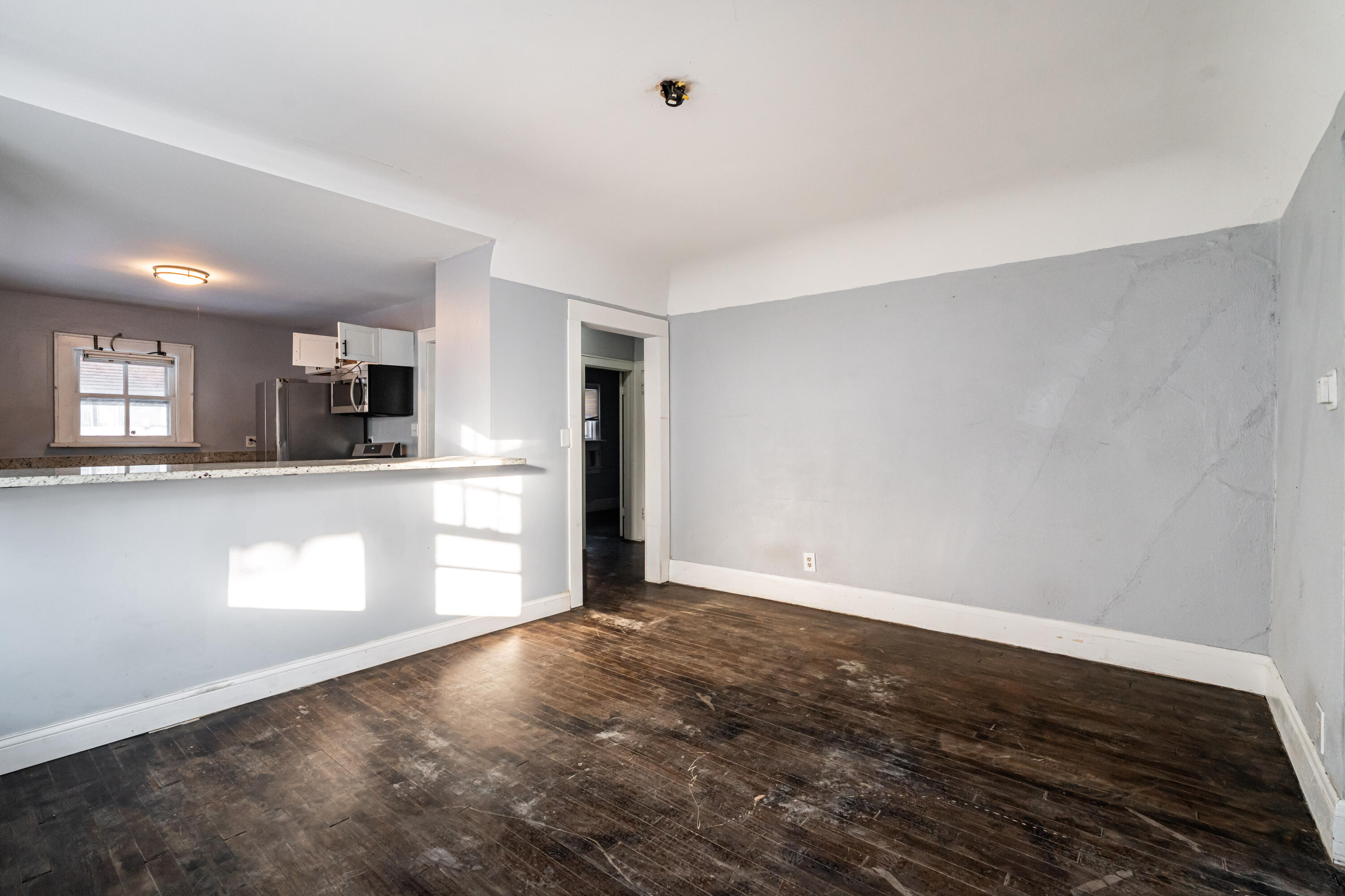 1747 South 28th Street Milwaukee, WI 53215 - Photo 9 of 28 DSC09730