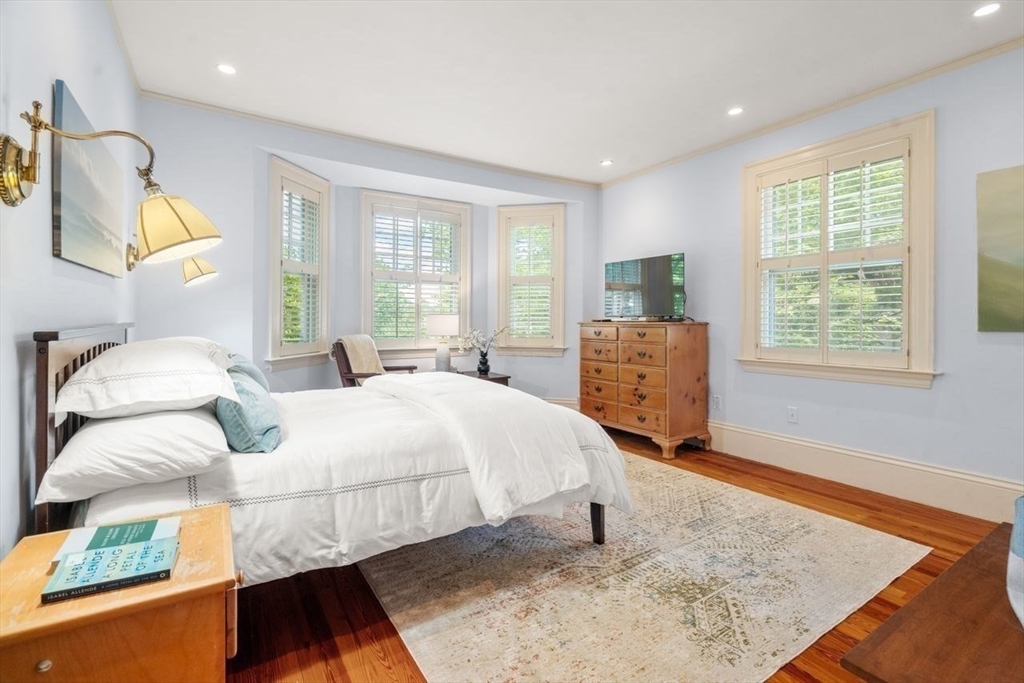 292 Clinton Road Brookline, MA 02445 - Photo 18 of 26 Gallery Image 18