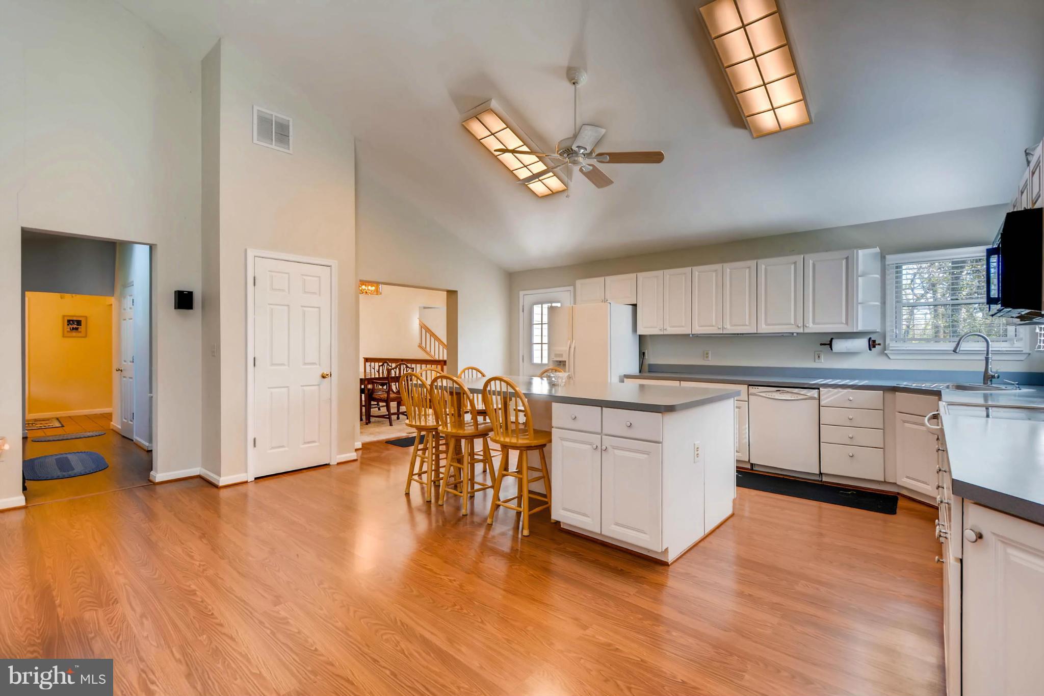 370 Hunner Road Pasadena, MD 21122 - Photo 11 of 27 Kitchen