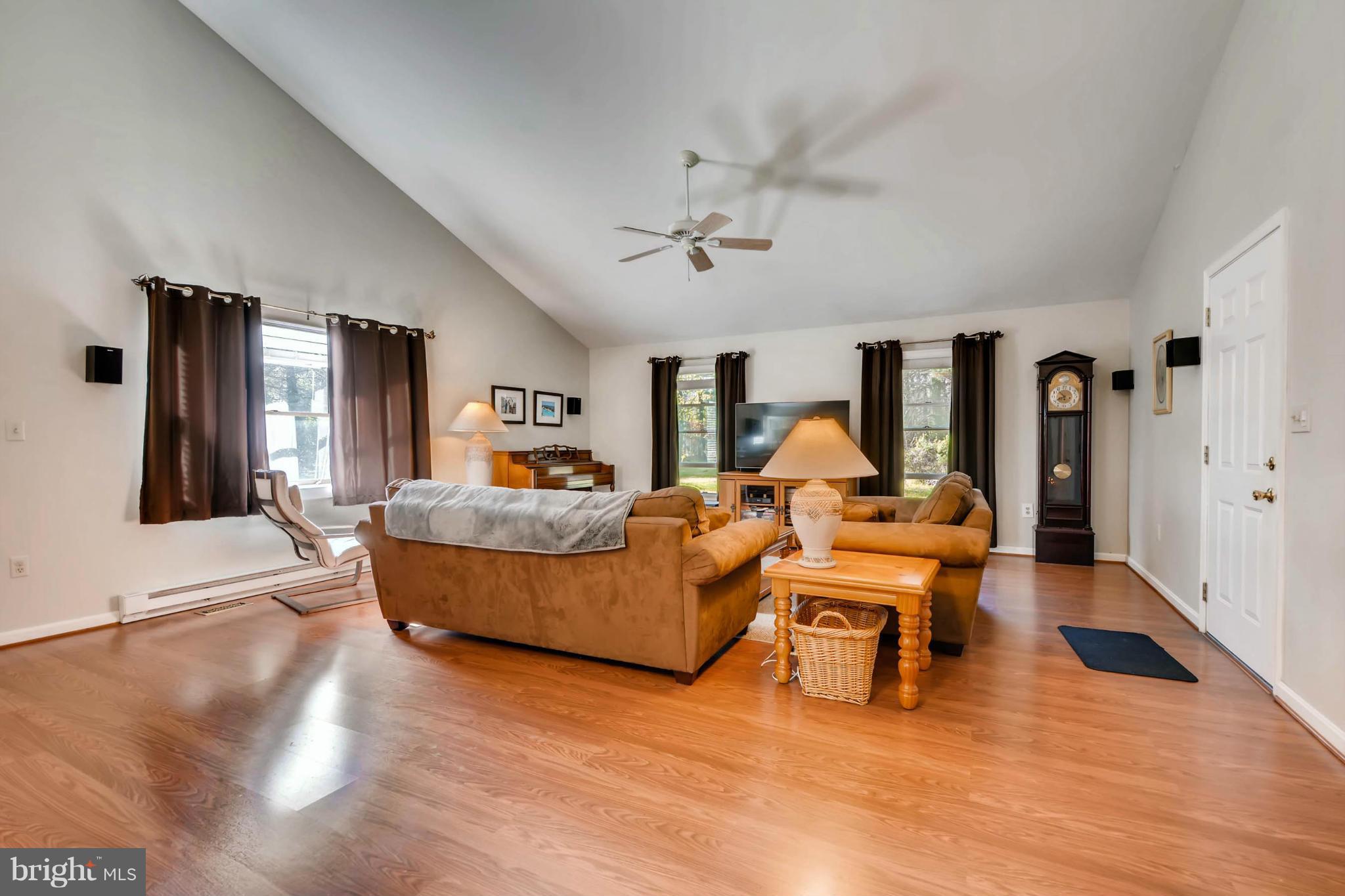 370 Hunner Road Pasadena, MD 21122 - Photo 14 of 27 Family Room