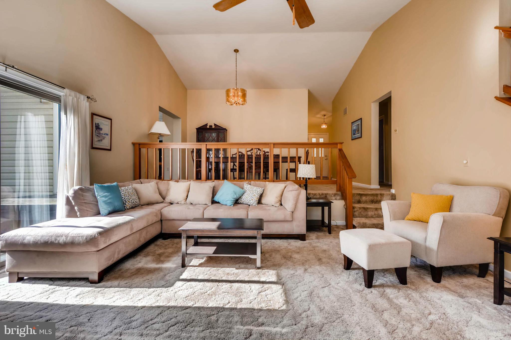370 Hunner Road Pasadena, MD 21122 - Photo 5 of 27 Living Room