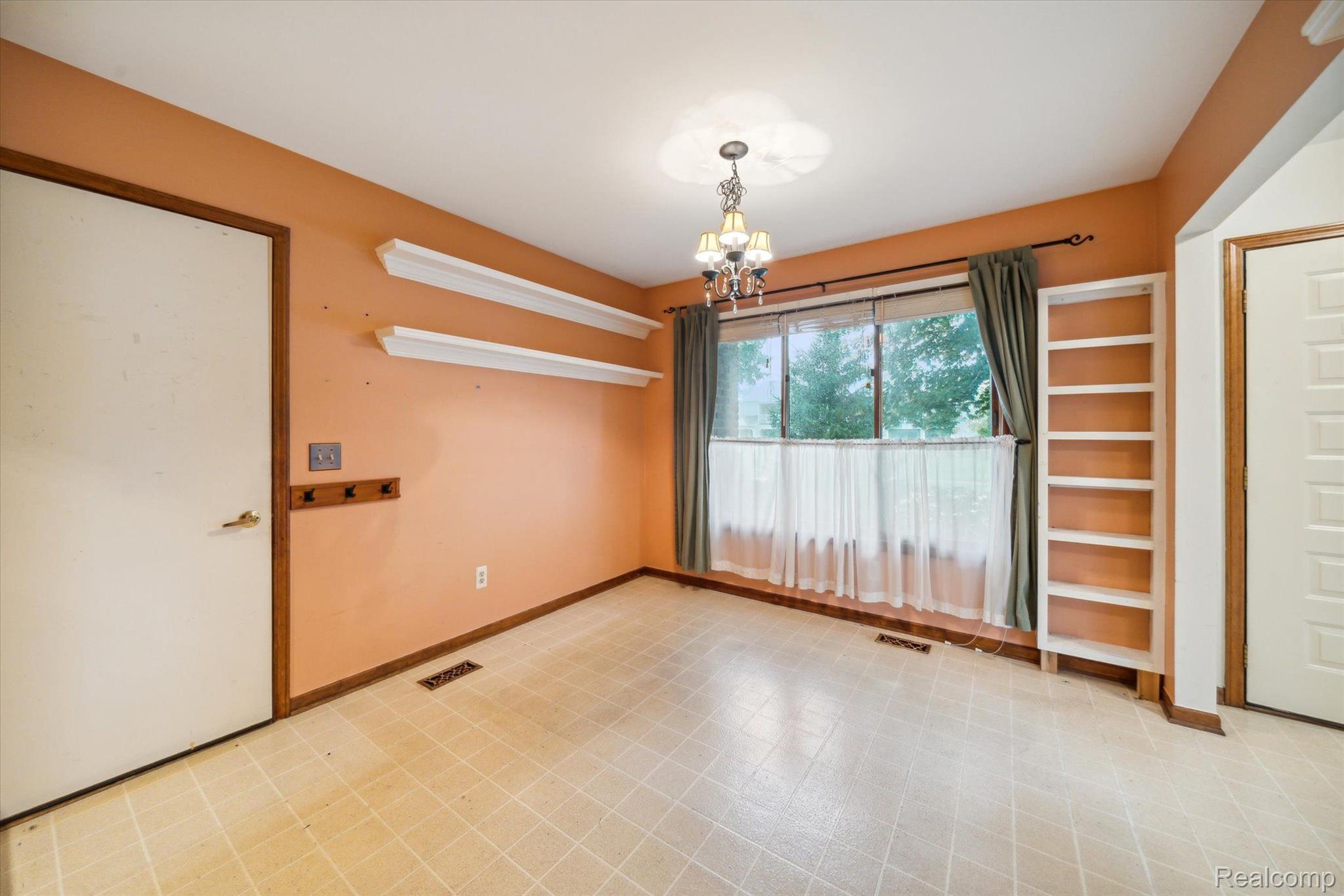 2214 London Bridge Drive Rochester, MI 48307 - Photo 12 of 21 Gallery Image 12