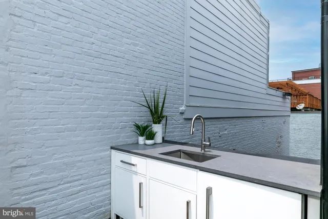 a view of sitting area with furniture