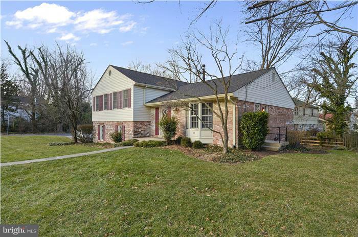 8723 Postoak Road Rockville, MD 20854 - Photo 1 of 30 Large lot