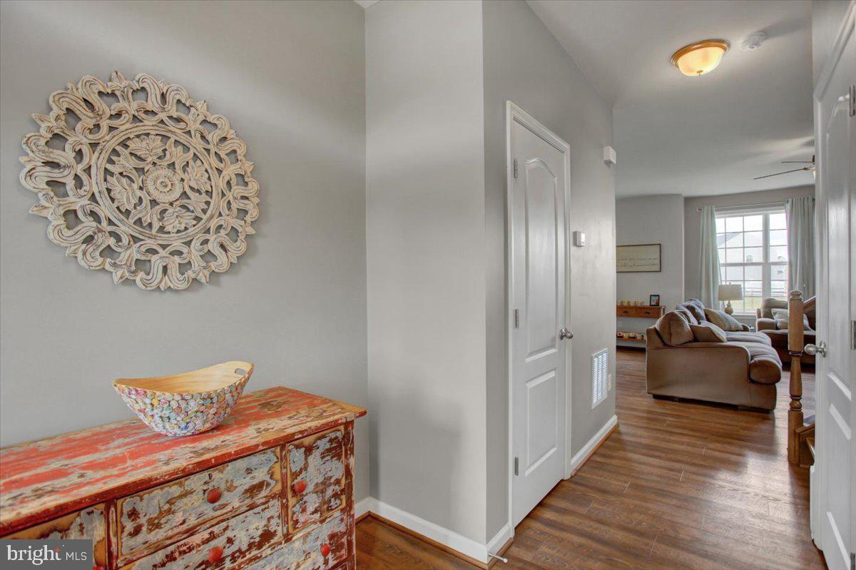 9822 Ripple Drive Williamsport, MD 21795 - Photo 5 of 41 a living room with furniture