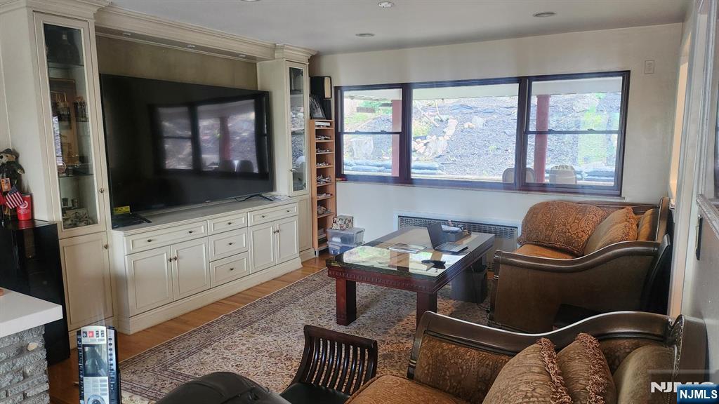 468 Oak Street Ridgefield, NJ 07657 - Photo 6 of 17 Gallery Image 6