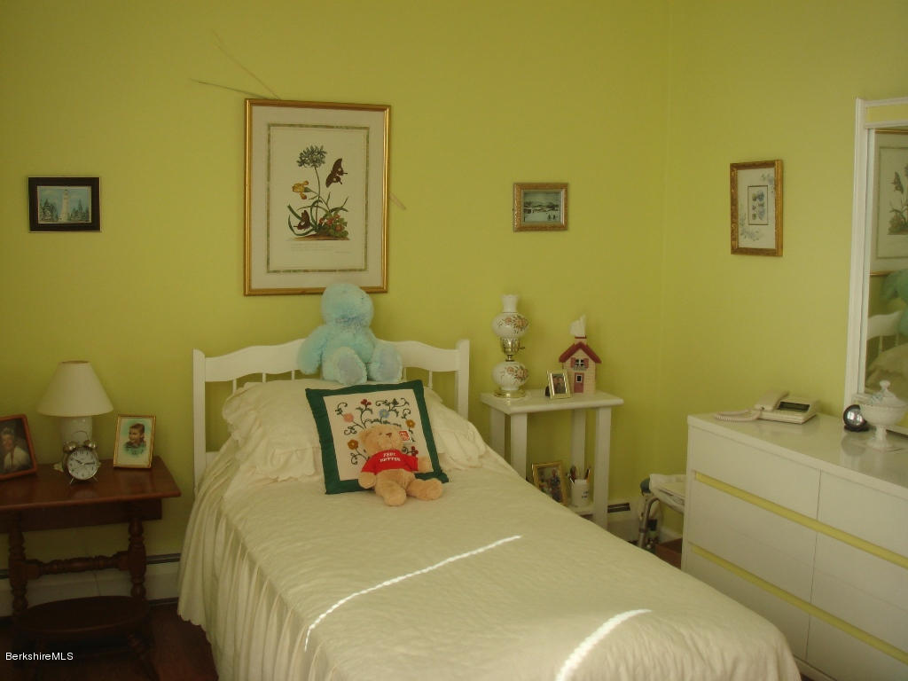 189 Stratton Road, Unit G5 Williamstown, MA 01267 - Photo 11 of 16 Bedroom 2
