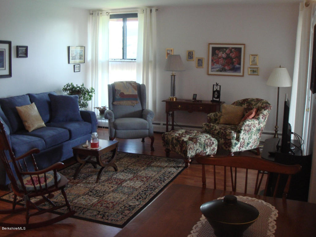 189 Stratton Road, Unit G5 Williamstown, MA 01267 - Photo 3 of 16 Living room