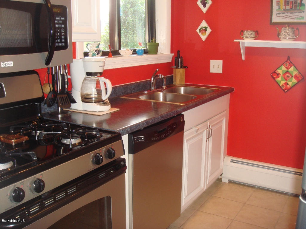 189 Stratton Road, Unit G5 Williamstown, MA 01267 - Photo 8 of 16 Kitchen