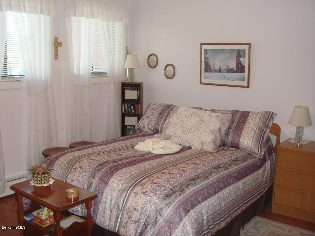 189 Stratton Road, Unit G5 Williamstown, MA 01267 - Photo 10 of 16 Bedroom 1