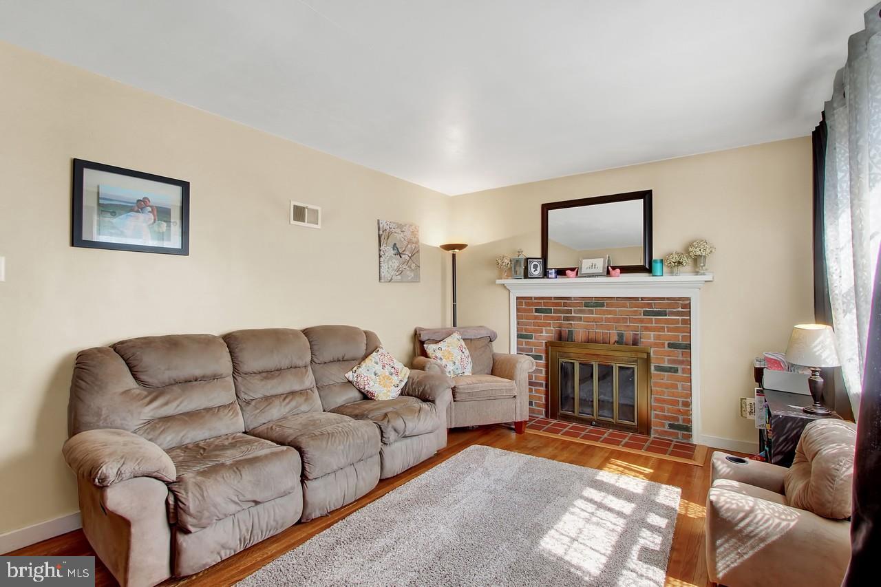 300 Edgewood Road York, PA 17402 - Photo 2 of 25 Gallery Image 2