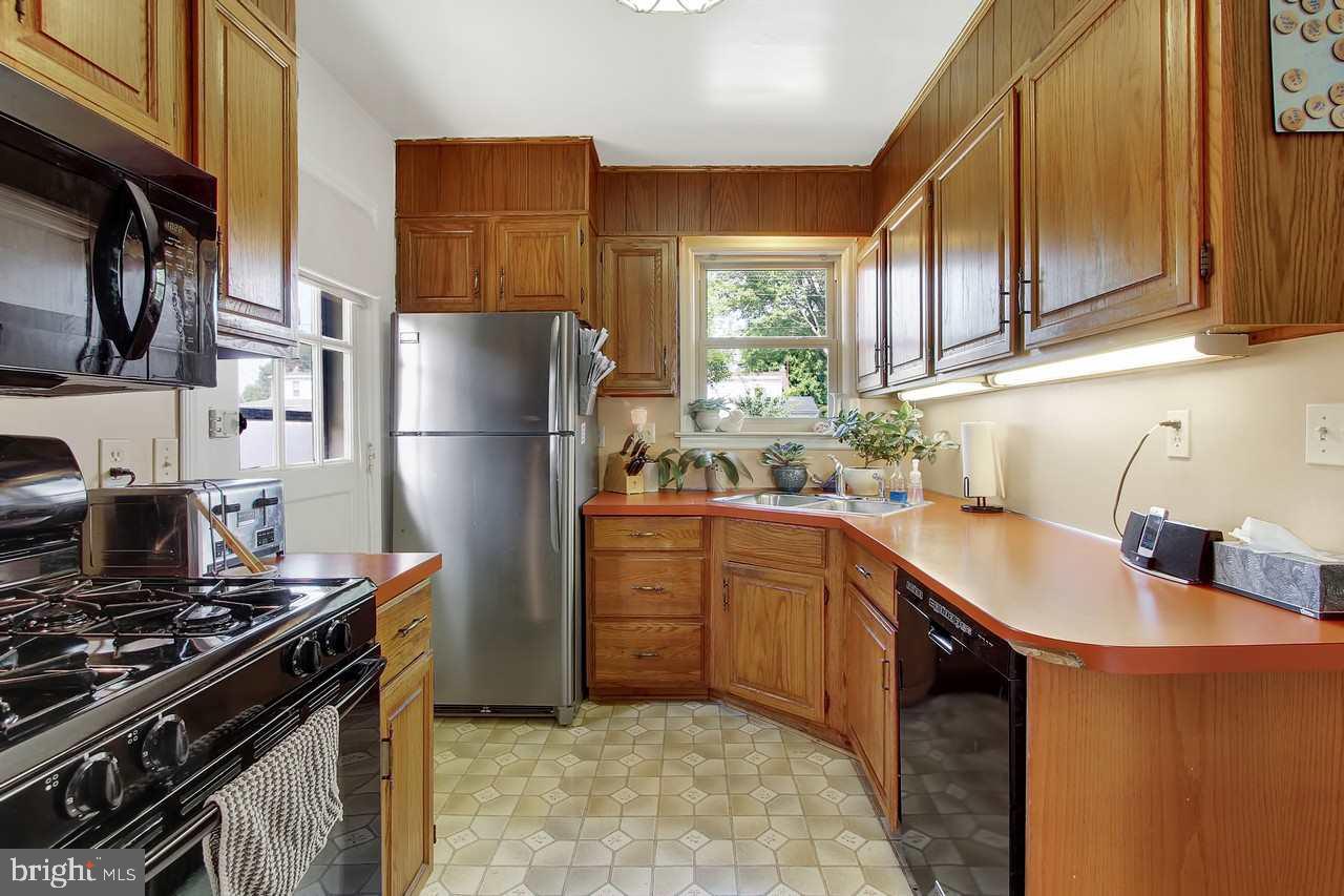 300 Edgewood Road York, PA 17402 - Photo 8 of 25 Gallery Image 8
