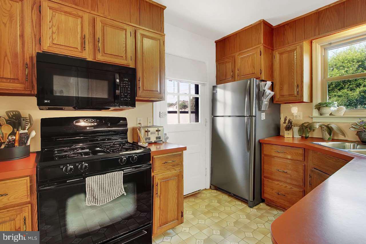 300 Edgewood Road York, PA 17402 - Photo 9 of 25 Gallery Image 9