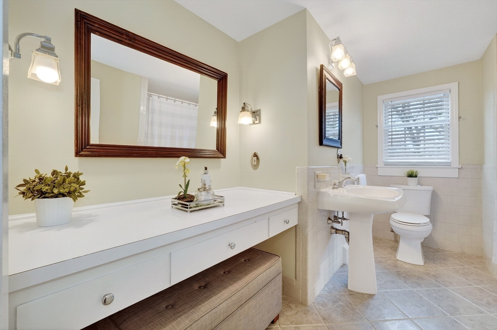 25 Magnolia Road Melrose, MA 02176 - Photo 18 of 38 Gallery Image 18