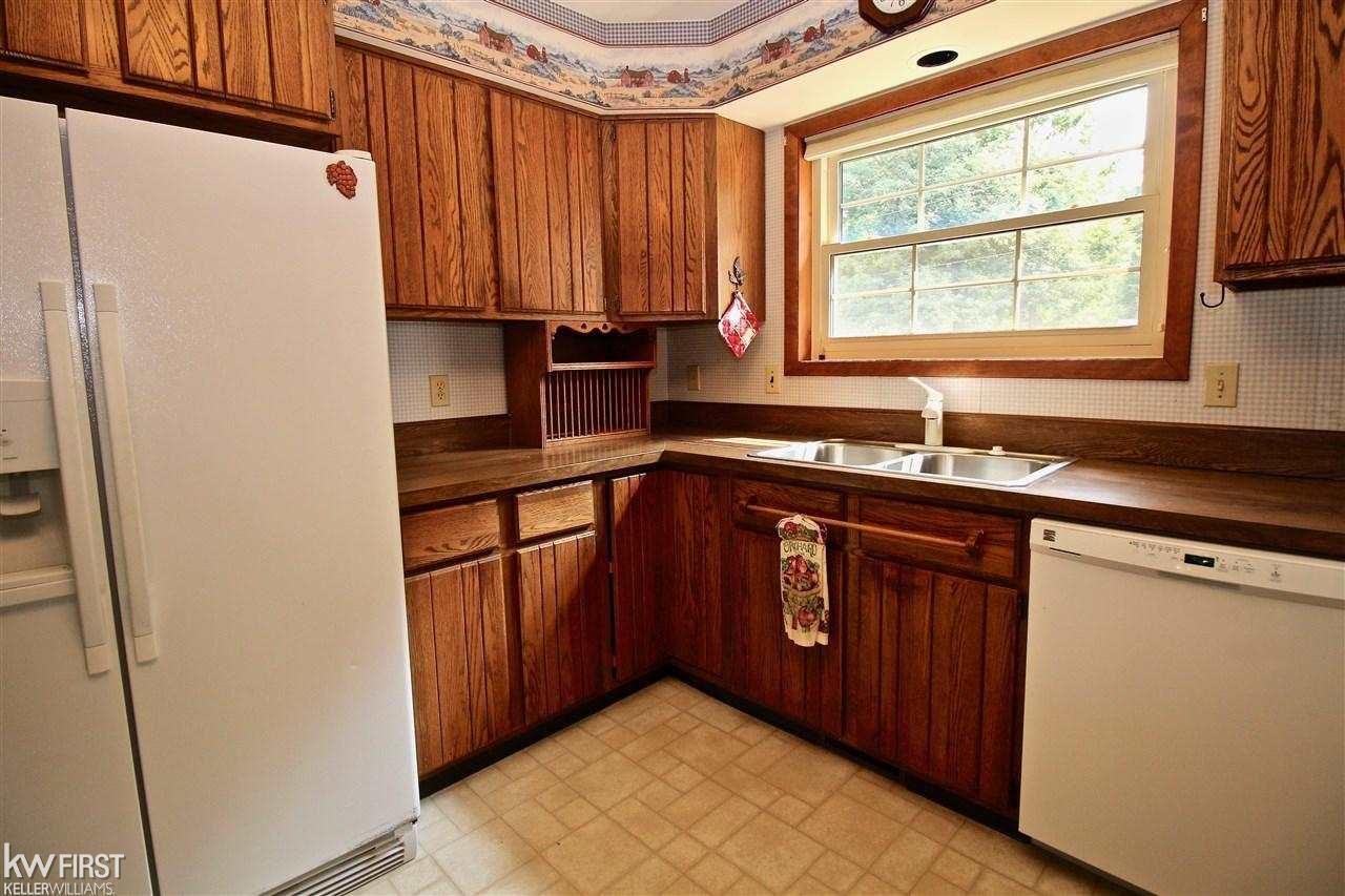 7177 Ridgeview Drive Genesee, MI 48437 - Photo 11 of 29 21494775-10.JPG