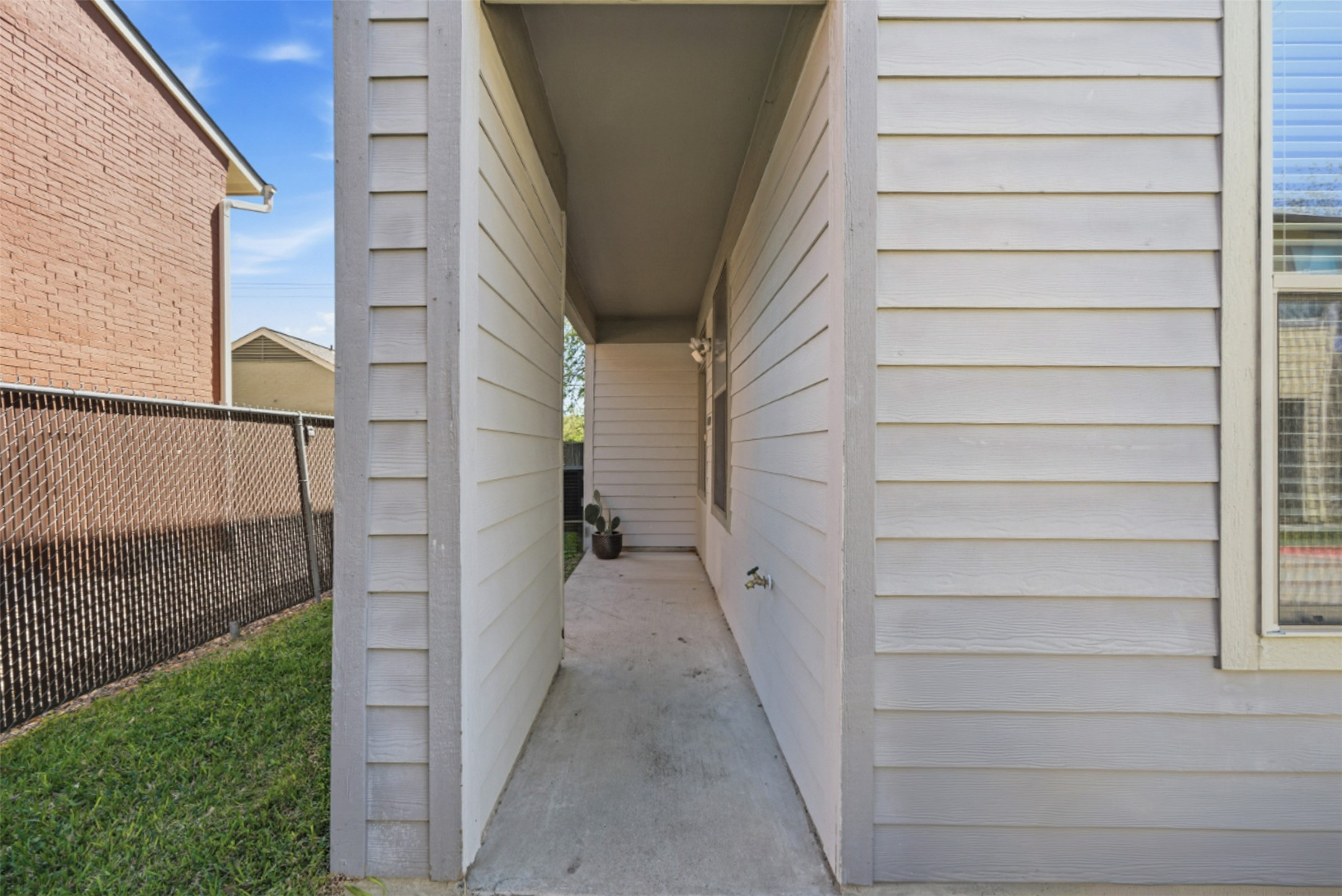 1201 Grove Boulevard, Unit 1304 Austin, TX 78741 - Photo 3 of 19 a view of entryway